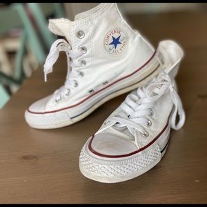 White all star chuck taylor converse
